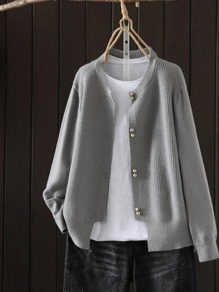 ELARA | CARDIGAN À BOUTONS EN PERLE